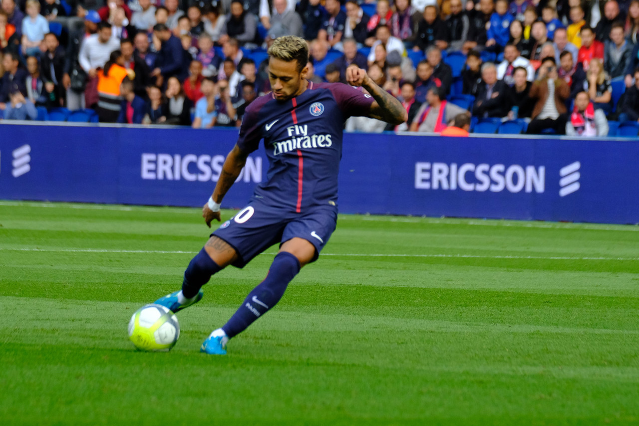 德尚：世界杯三场小组赛都是下午进行，必须提前适应高温（德尚：世界杯小组赛三战皆为下午开球，必须提前适应高温）