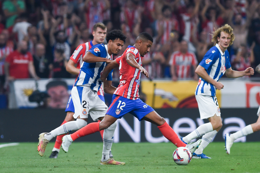 18岁“杜锋接班人”惊艳表现，广东男篮迎来新‘锋线大脑’（18岁杜锋接班人闪耀全场，广东男篮迎来锋线新大脑）