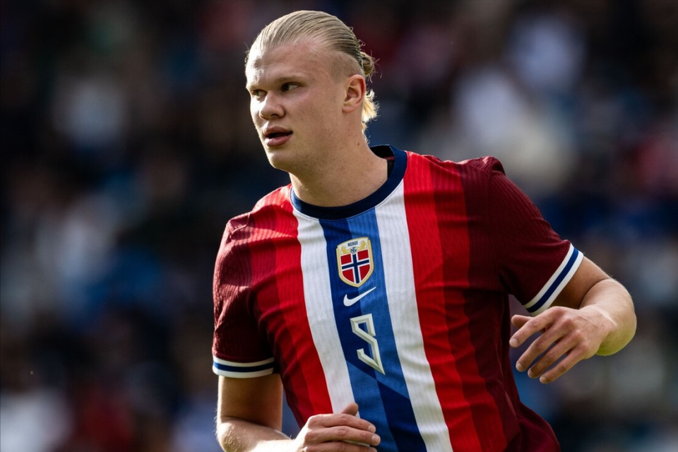 他用扣篮点燃全场（一记暴扣引爆全场）