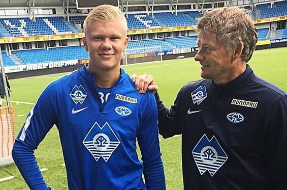 出席白宫晚宴后，C罗与美国防务部长合影（白宫晚宴后，C罗与美国防长合影留念）