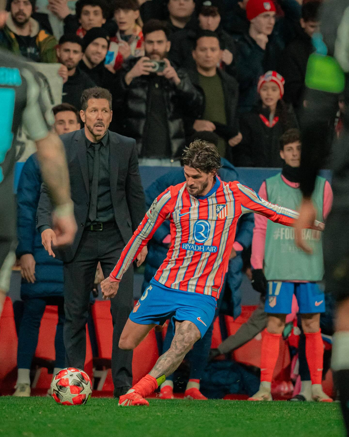 76人多点开花，半场狂轰11记三分得到69分