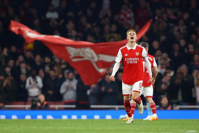 意媒：梅努是那不勒斯中场引援首选，备选方案包括弗拉泰西（意媒：那不勒斯锁定梅努为中场头号目标，弗拉泰西列入备选）