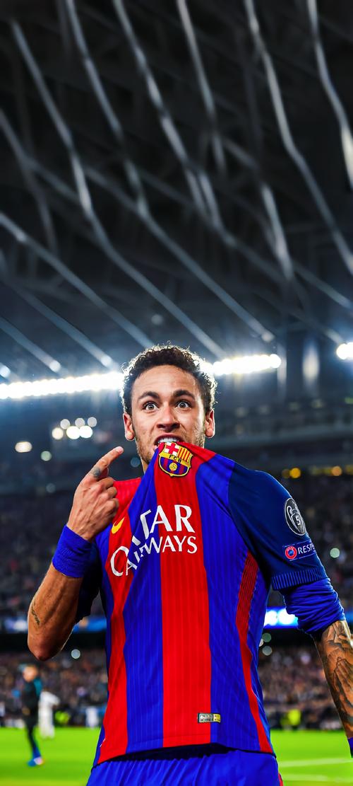 天空体育：张伯伦目前正在阿森纳训练，同时筹划下一步动向（天空体育：张伯伦随阿森纳训练，正谋划未来去向）